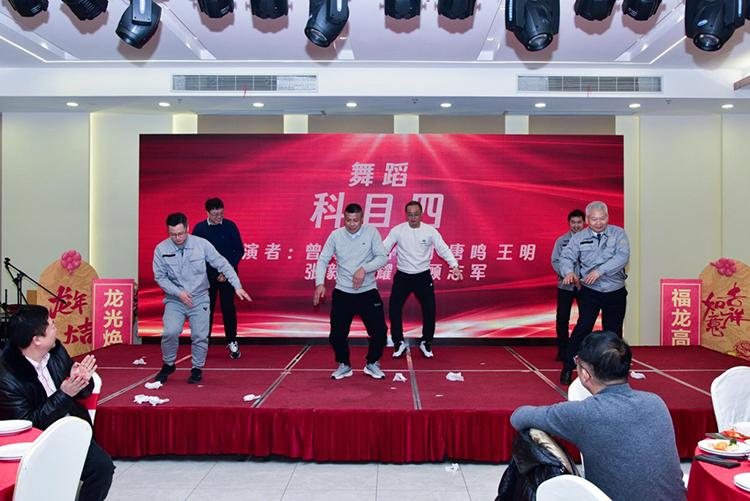 1706840992179740.jpg 2004.jpg