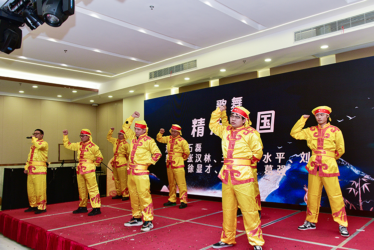 1706841233900662.jpg 2015.jpg